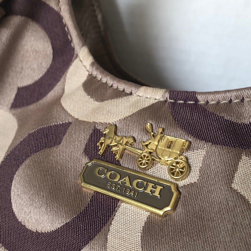 Coach Shoulder Bag. - Picture 9 of 12